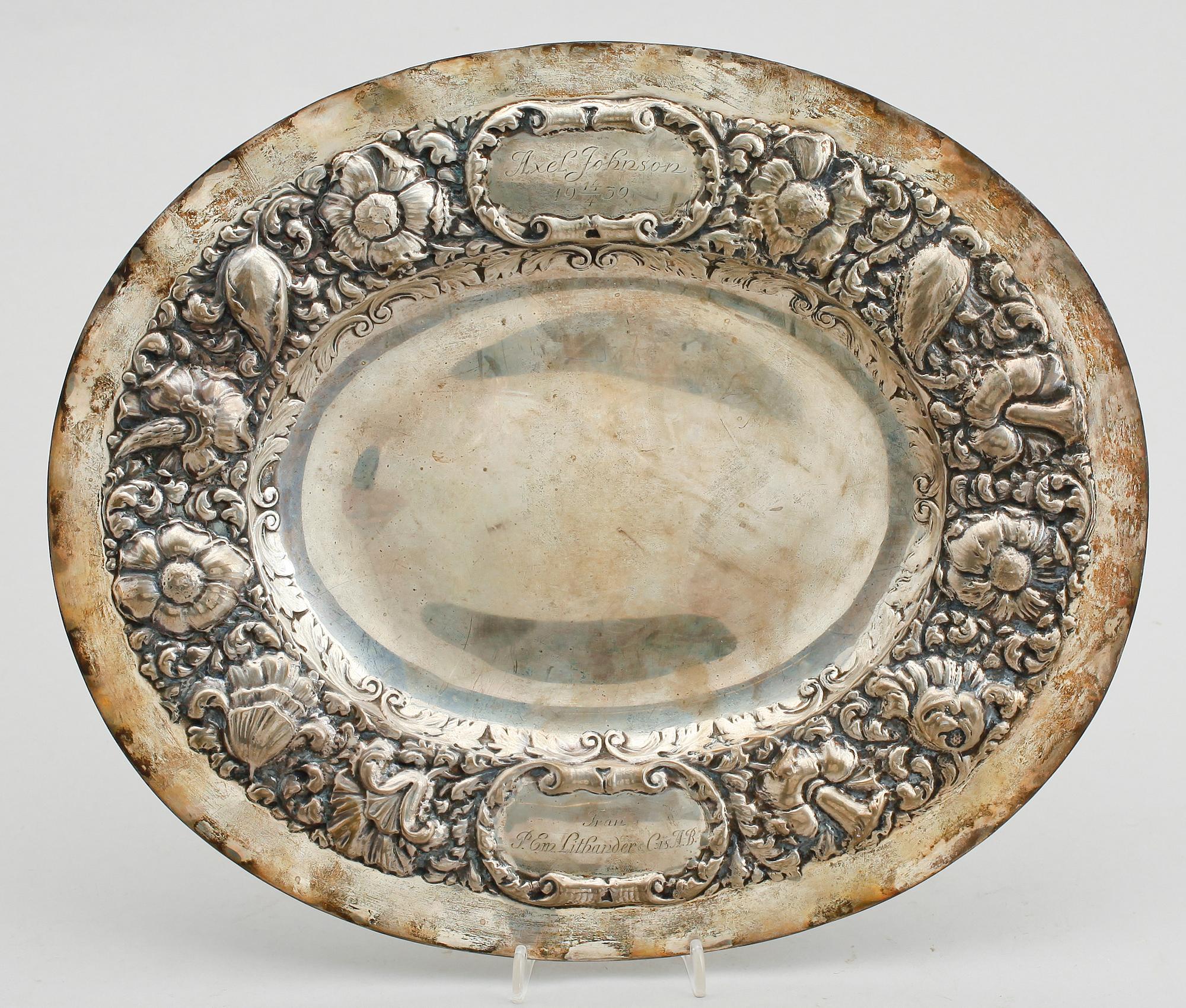 PRESENTERFAT, silver, CG Hallberg, Stockholm 1939. Vikt ca 470 g.