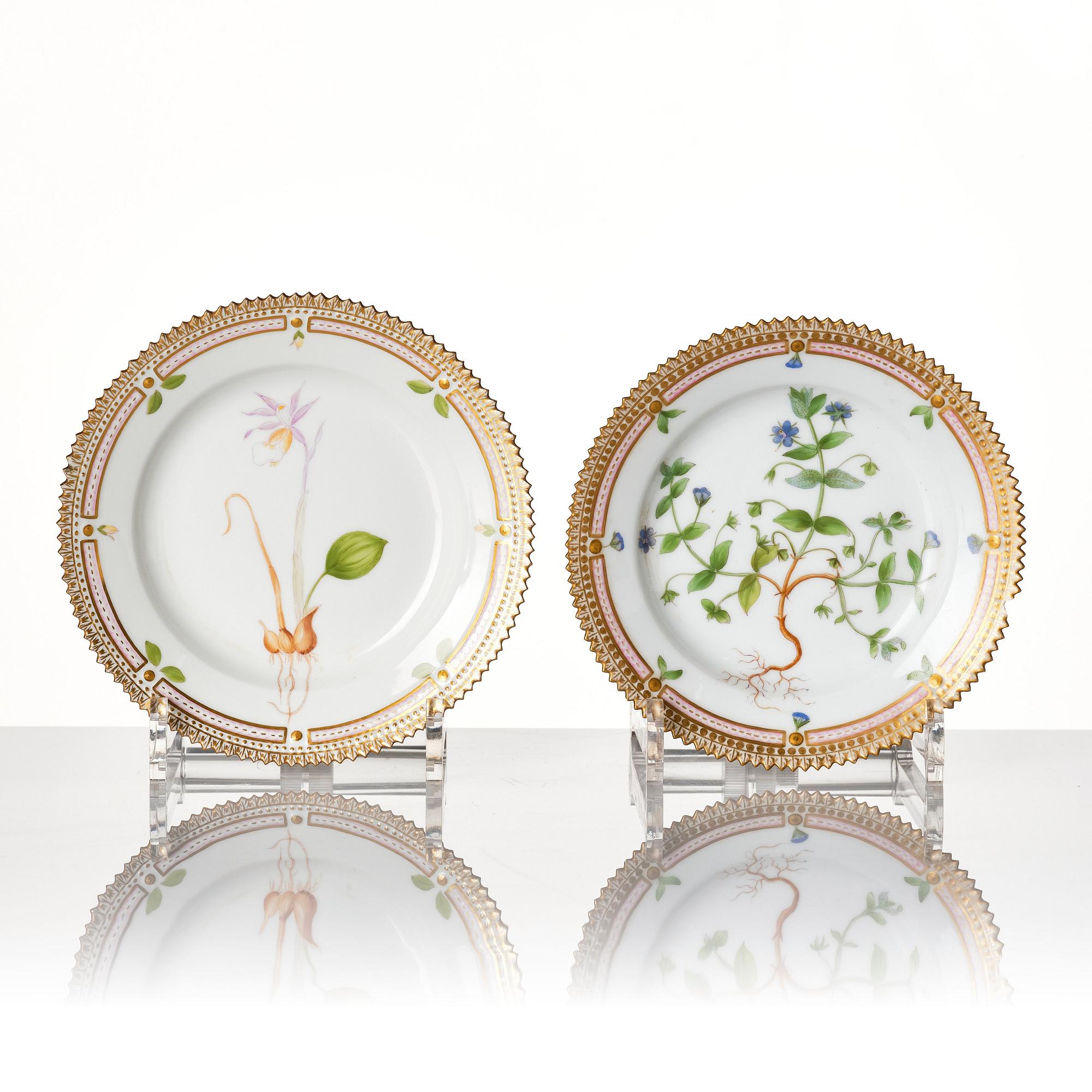 A set of 14 Royal Copenhagen 'Flora Danica' dishes, Denmark, 20th Century.