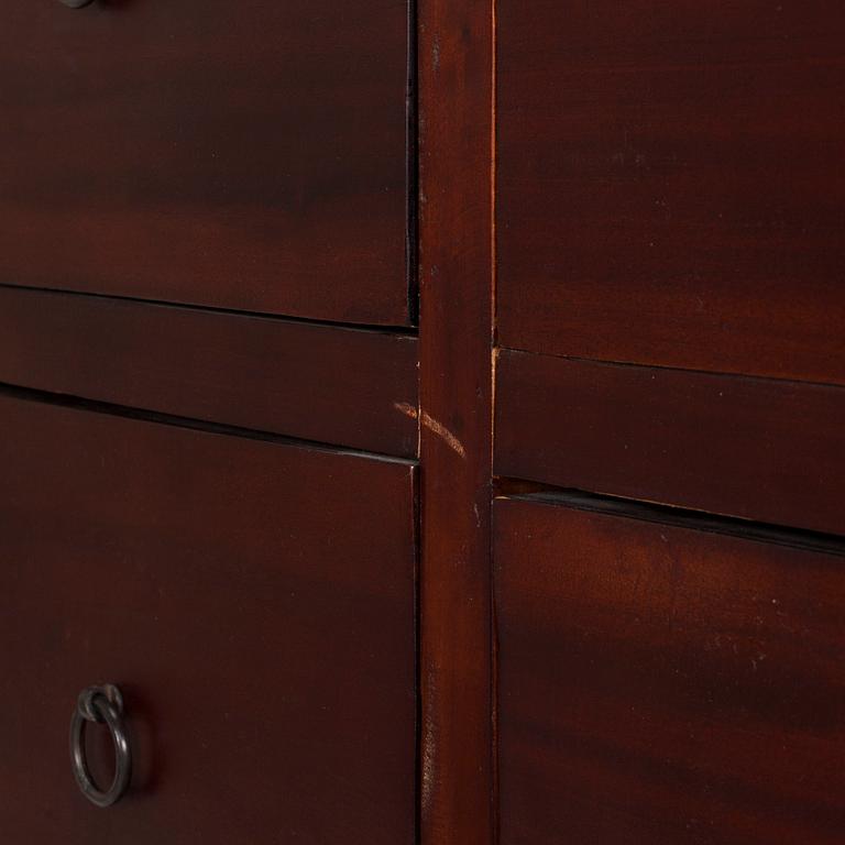 A mahogany chest of drawers, 21st century.