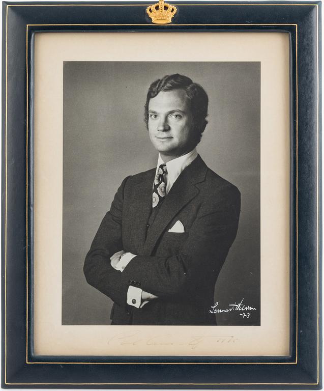 Lennart Nilsson, photograph with King Carl XVI Gustaf's own signature, 1974.