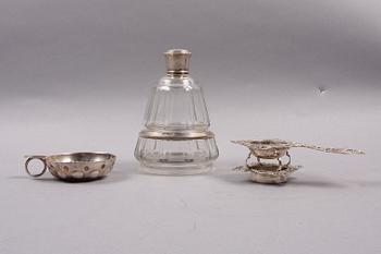 FLAKONG, TESIL SAMT VINPROVARSKÅL, 3 delar, silver, bla Frankrike, 1900-tal.
