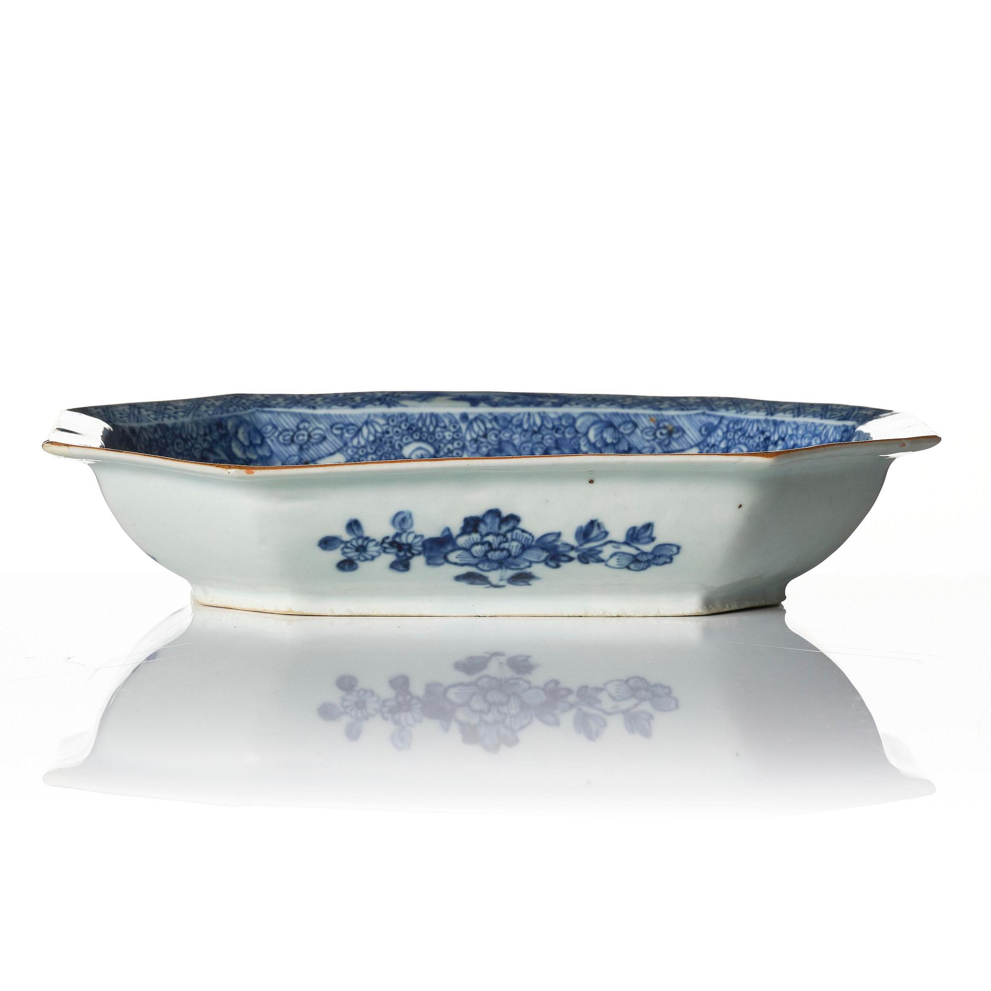 A pair of blue and white dishes Qianlong 1736-95.