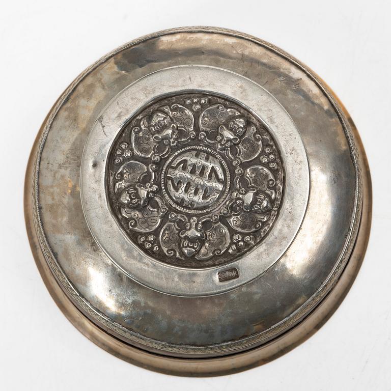 Two Tibetan bowls, low-grade silver and burl-wood, Early 20th century.