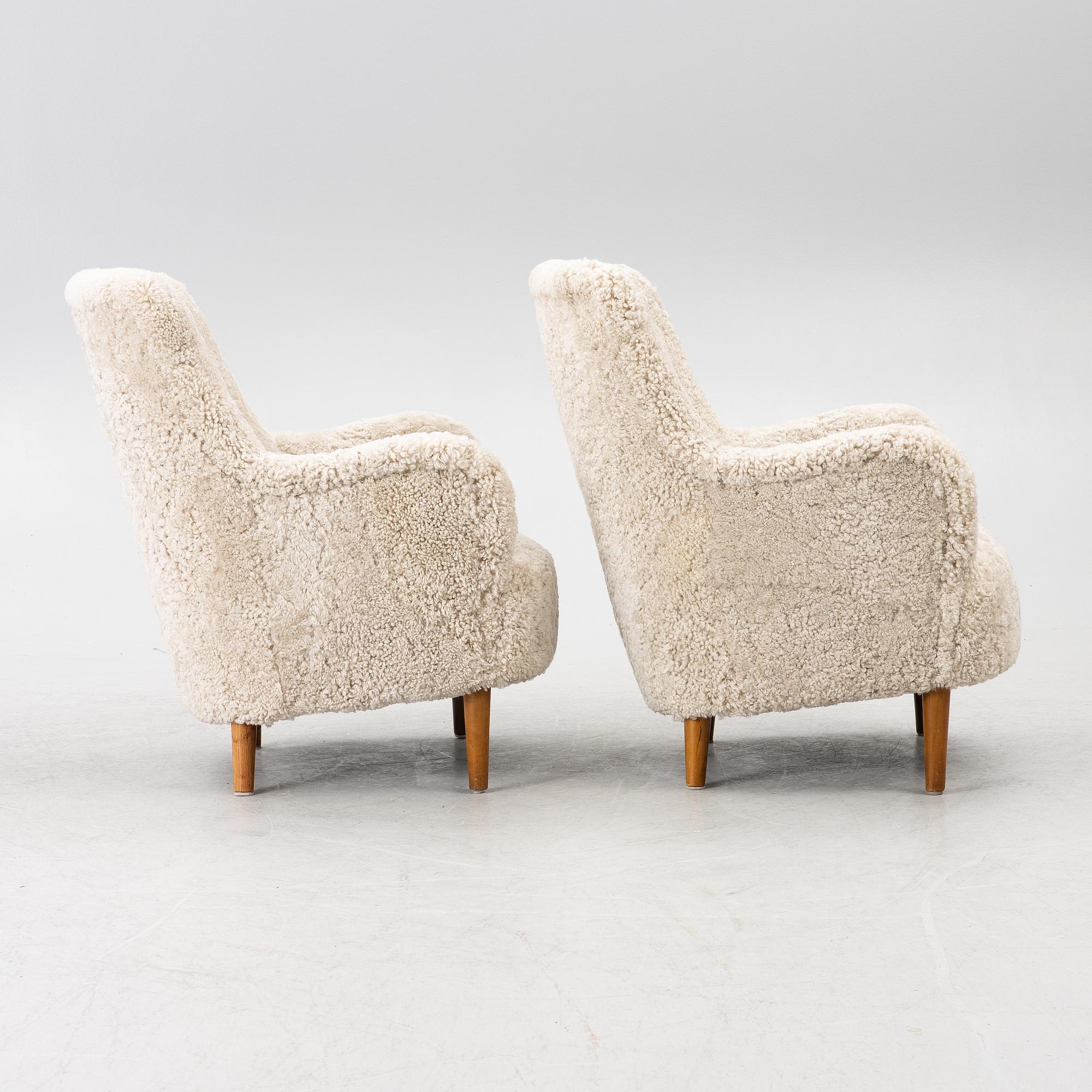 Carl Malmsten, A pair of Samsas easy chairs, second half of the 20th century.