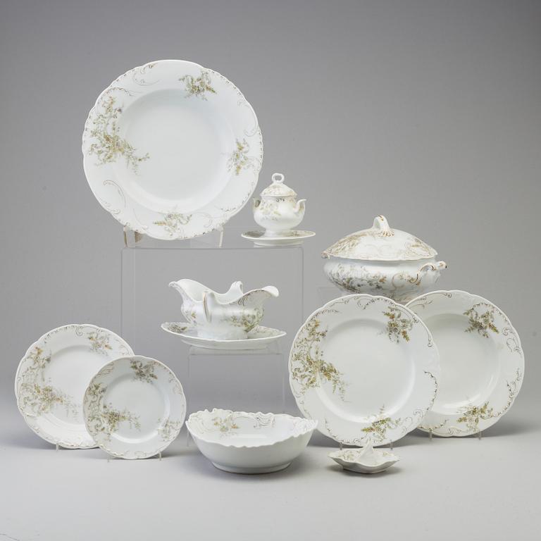 115 pieces of a porcelain dining table ware, from August Hoffman, Dresden, early 20th century.