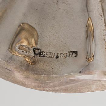 Kahvikalusto, 3 osaa, ja kynttilänjalkapari, hopeaa, Kultakeskus, Hämeenlinna 1946 ja 1948.