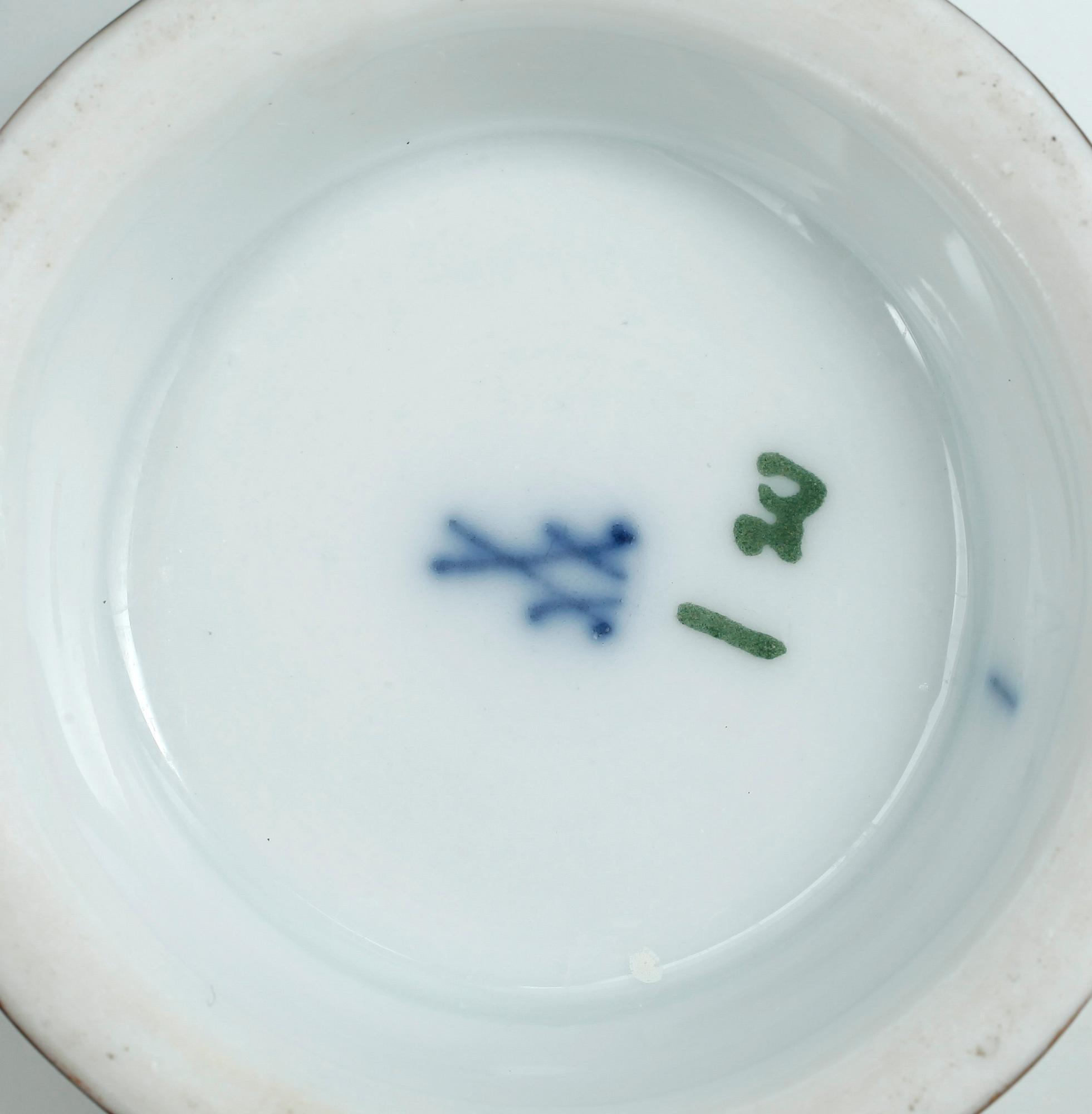 SERVIS, 12+4 delar, porslin, Meissen liknande märkning, 1800-tal.