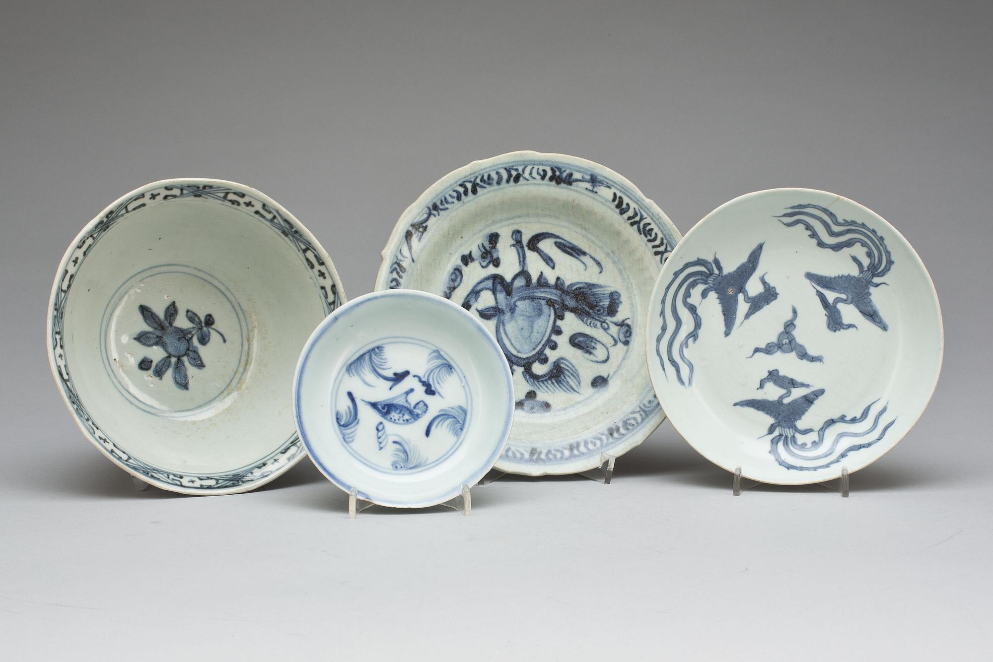 PARTI PORSLIN, 4 st. för export inom Asien, Kina, Ming (1368-1644).