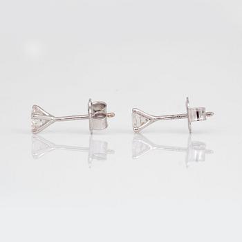 A pair of brilliant-cut diamond, circa H/VVS, studs.