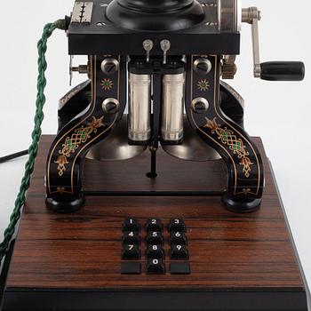 Telefon, jubileumsmodell, efter ”Taxen” LM Ericsson, sent 1900-tal.