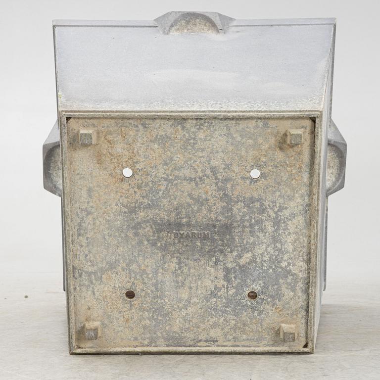 Björn Alge, planteringskärl, ett par, "Karl", Byarums Bruk.