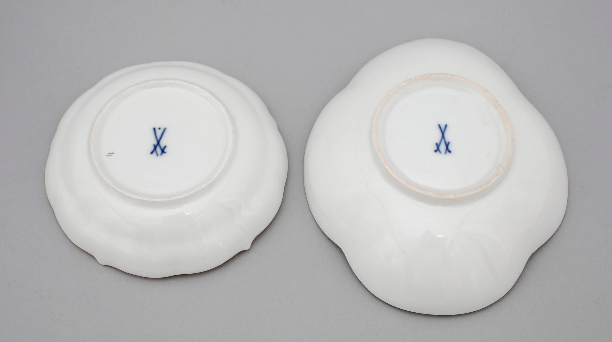 KAFFEKOPPAR MED FAT, 6+2 st. Porslin, Meissen. 1900-tal.