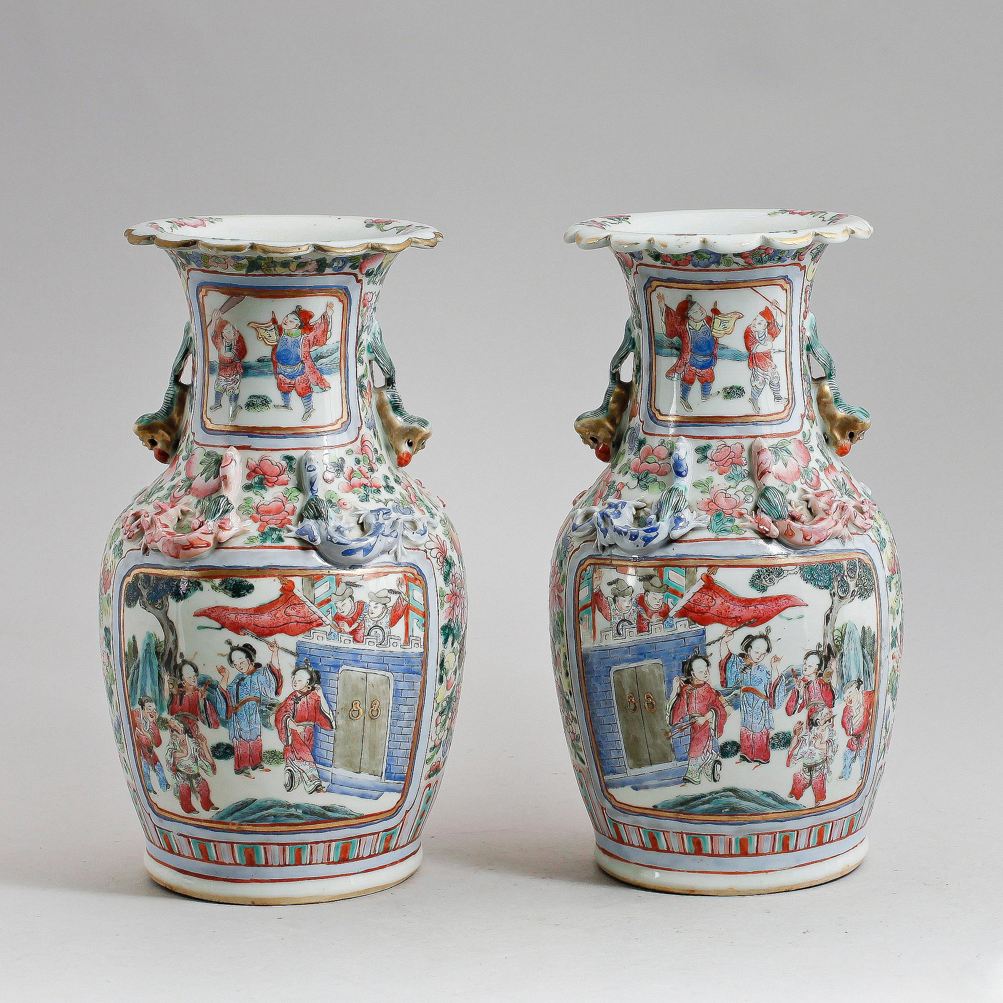 VASER, ett par, porslin, Kina, 1800-tal.