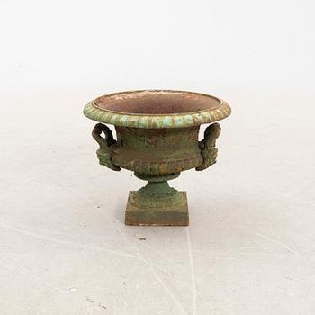 A cast iron garden urn around 1900.