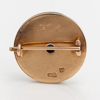 Rintaneula, 14K kultaa, synteettinen safiiri ja emalia. Piietari, 1900-luvun alku.