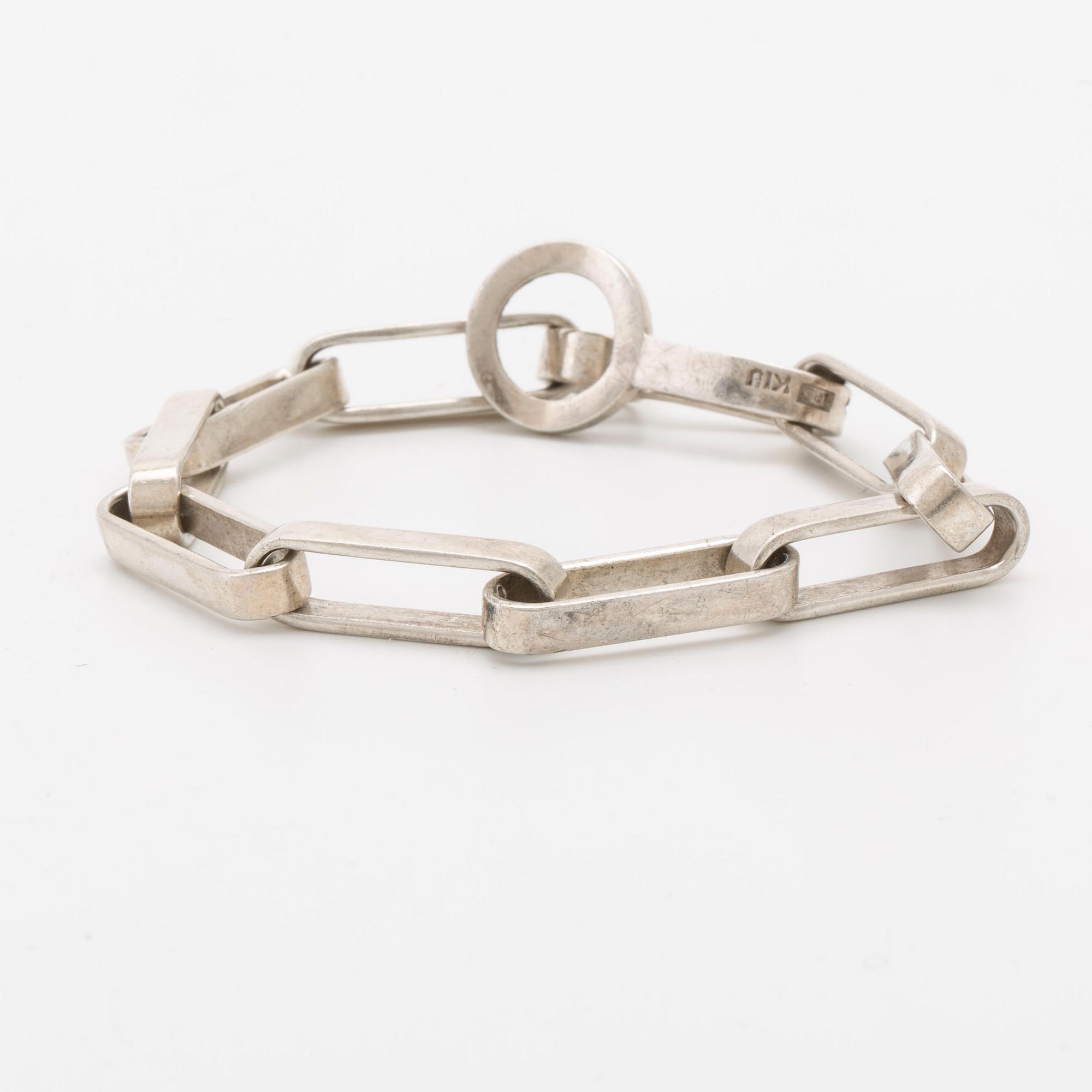 2 silver bracelets, approx 19 x 2 cm approx 20 x 0,5 cm.