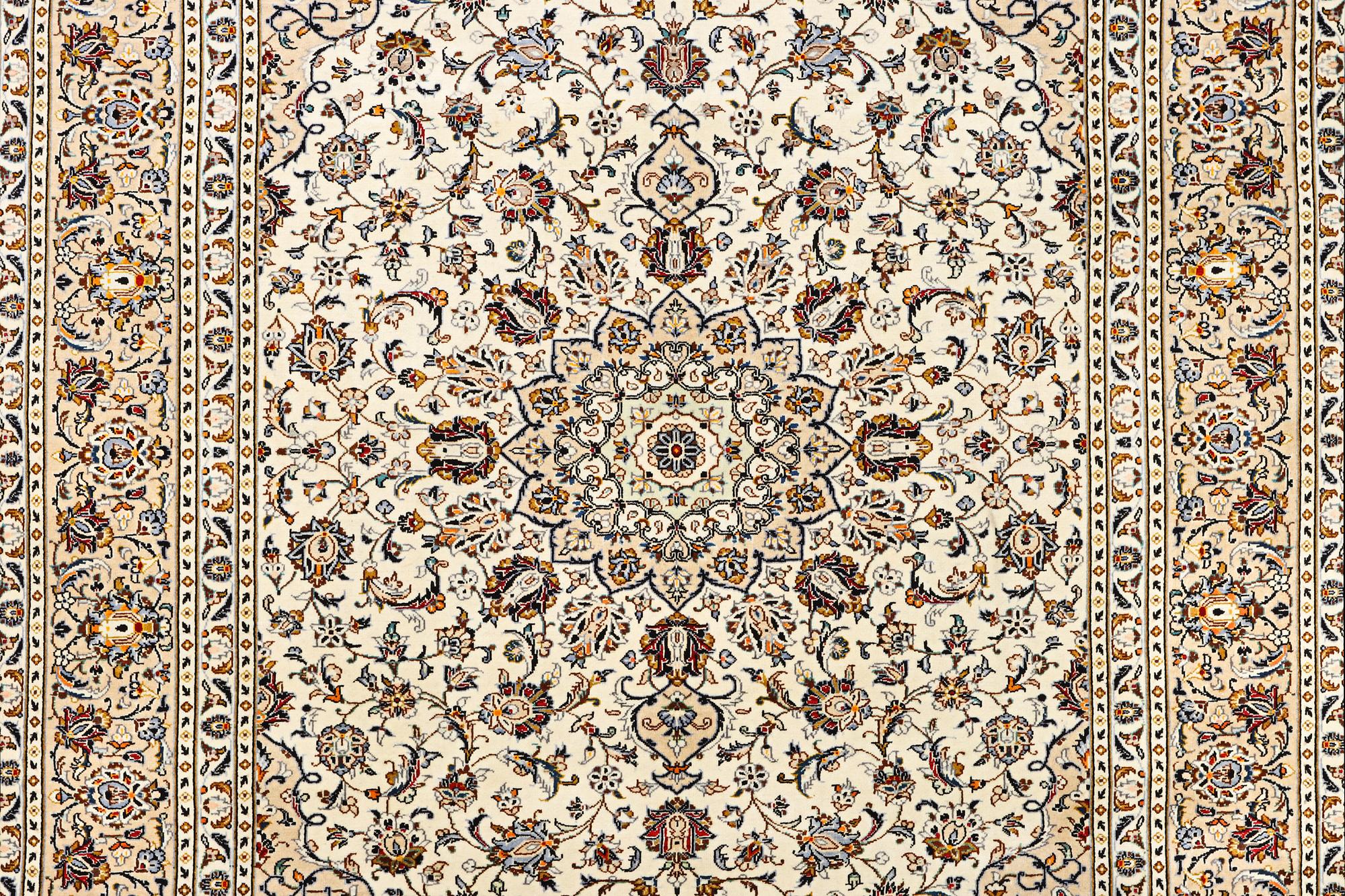 A Kashan carpet, c. 345 x 242 cm.