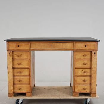 SKRIVBORD, omkring sekelskiftet 1900.