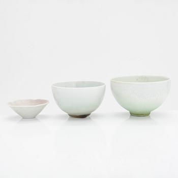 Friedl Holzer-Kjellberg, three signed stoneware bowls.