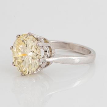 An 18K white gold ring set with a round brilliant-cut diamond ca 6.50 cts quality ca Light Yellow vvvs -vs.