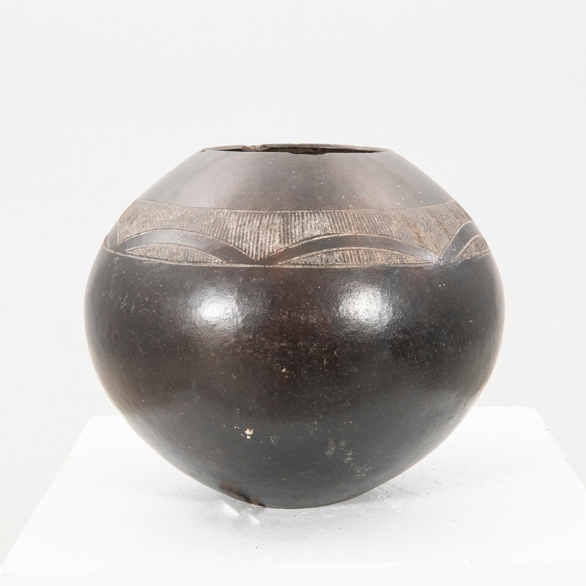 Beer pot Ukhamba, Zulu, South Africa 20th century.