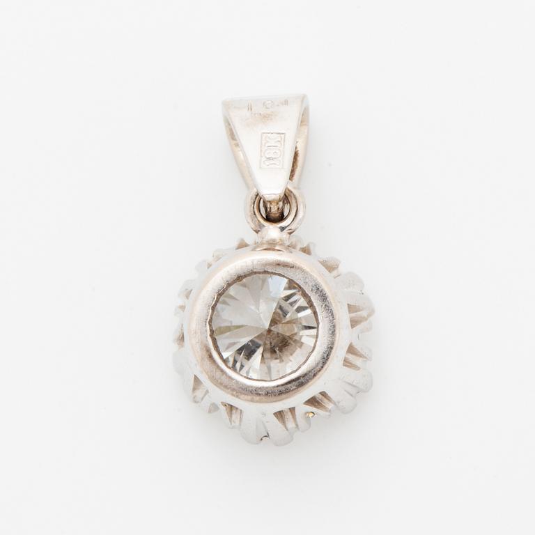 Brilliant-cut diamond pendant.