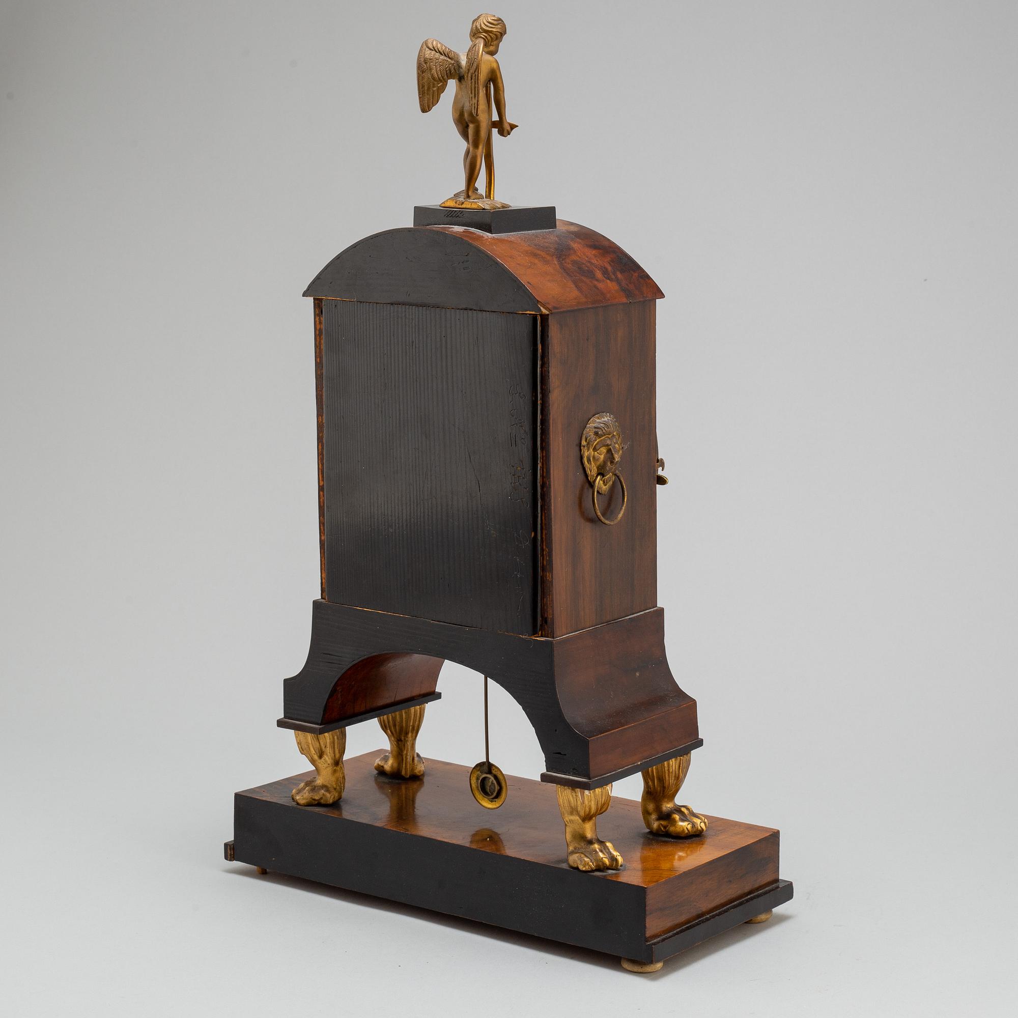 BORDSPENDYL, Wien, 1800-talets första hälft.