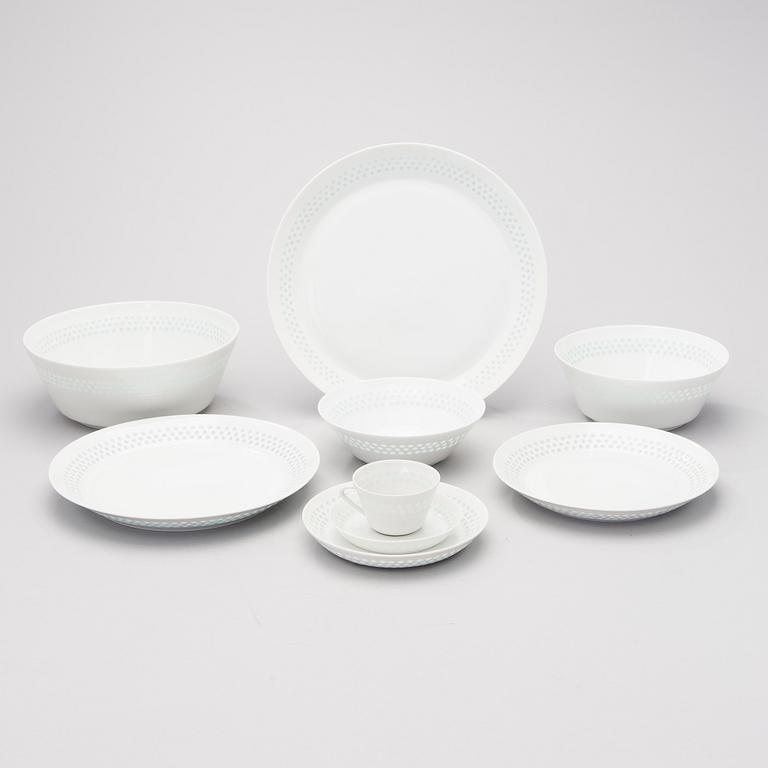 FRIEDL HOLZER-KJELLBERG, ASTIASTO, 34 osaa, "Helmi", riisiposliinia, signeeratut F.H.Kj. Arabia Finland.