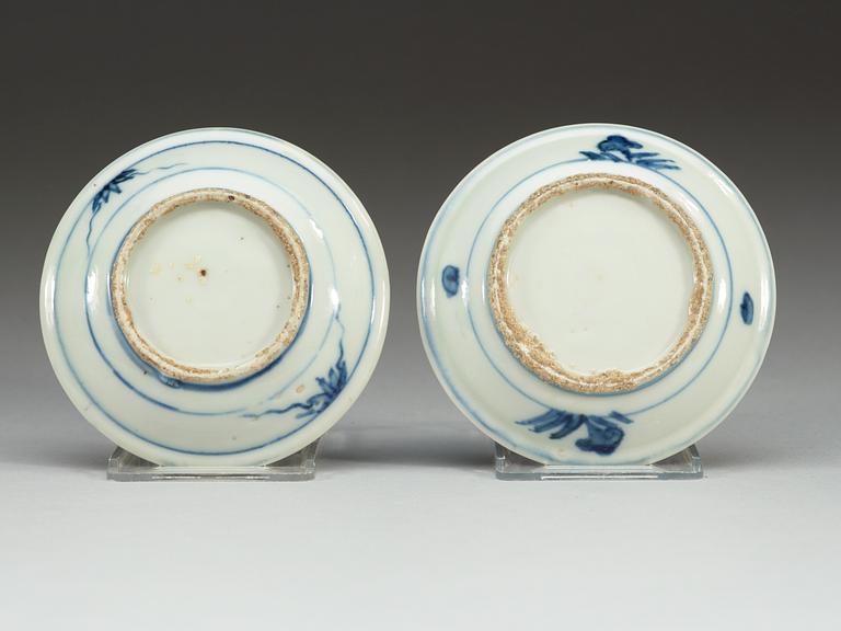 A pair of blue and white dishes, Ming dynasty, 17th Century.