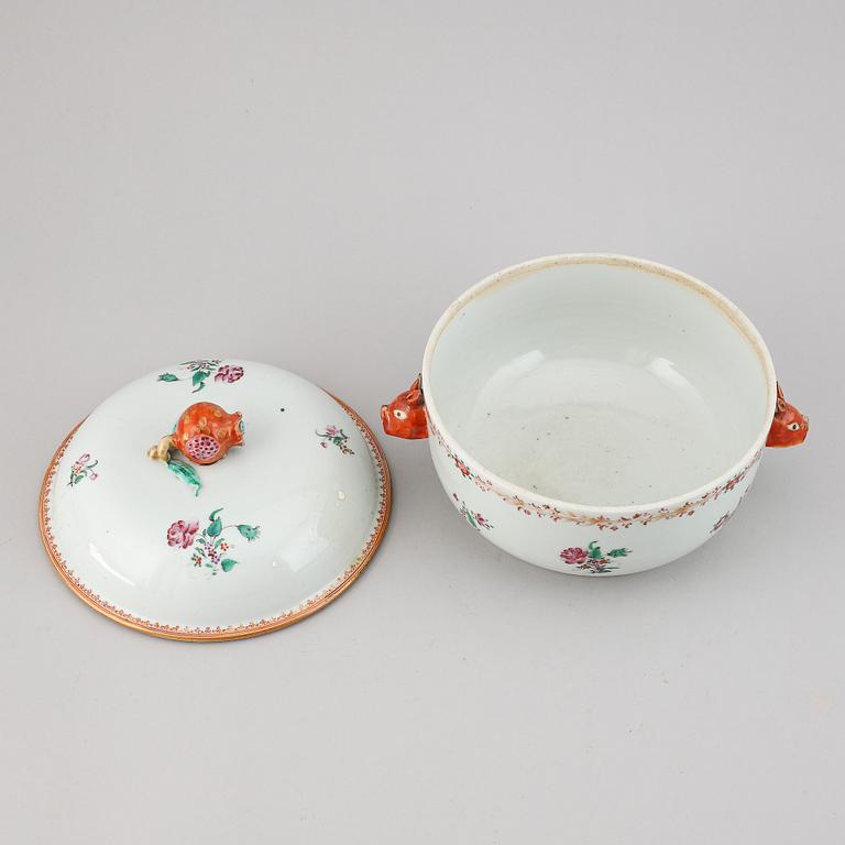 A famille rose tureen with cover, Qing dynasty, Qianlong (1736-95).