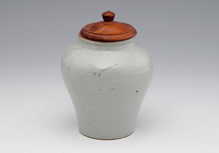 AN URN WITH COVER.