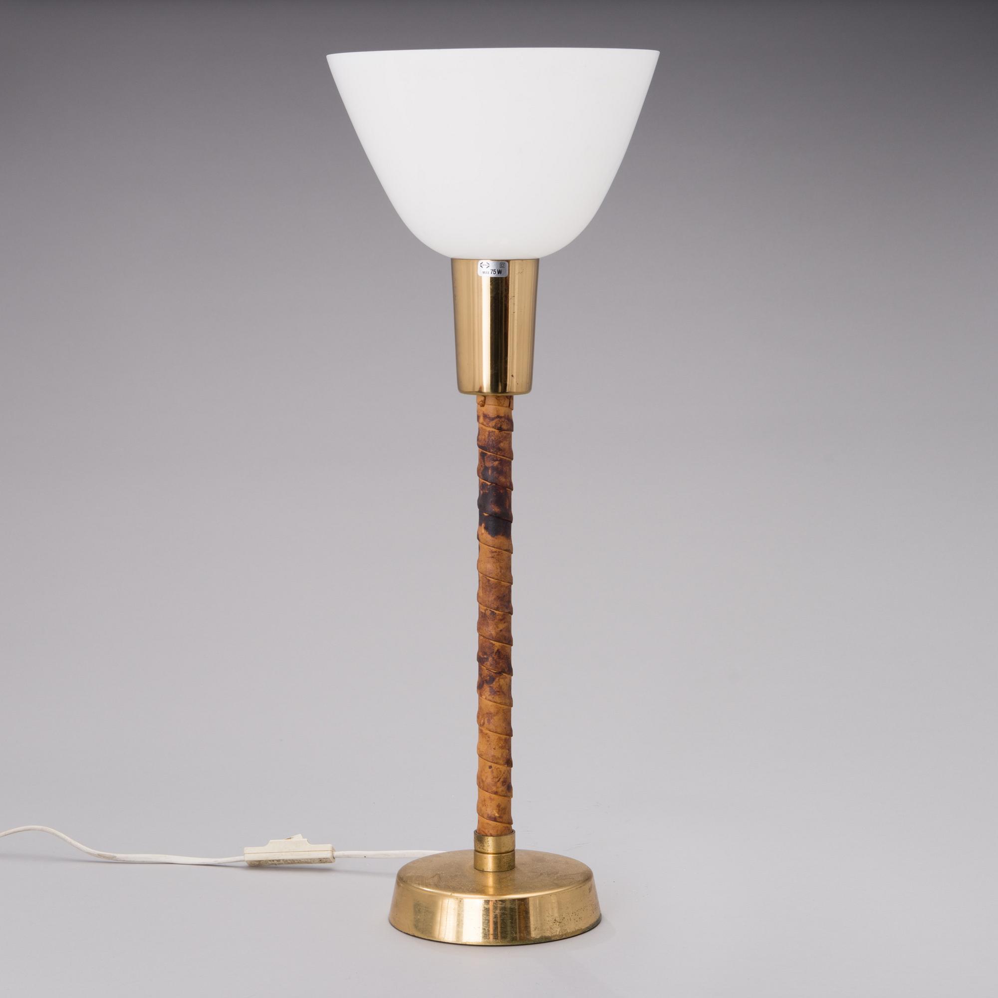 LISA JOHANSSON-PAPE, BORDSLAMPA, "Senator", Orno. Modellen formgiven 1947.