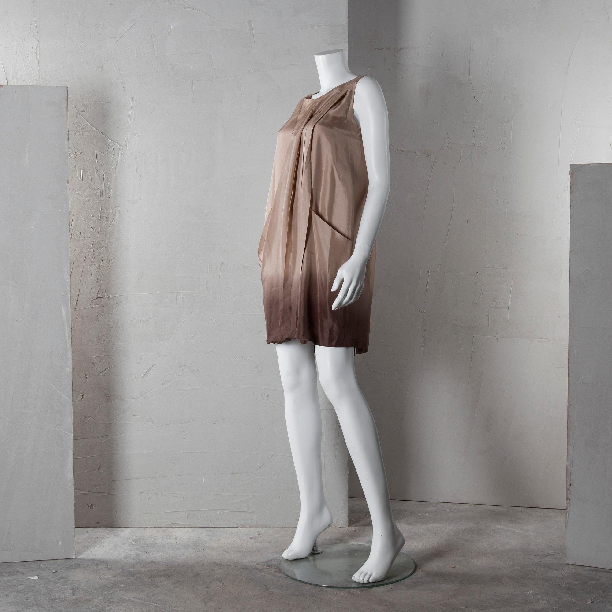 KLÄNNING Marni, italiensk storlek 38.