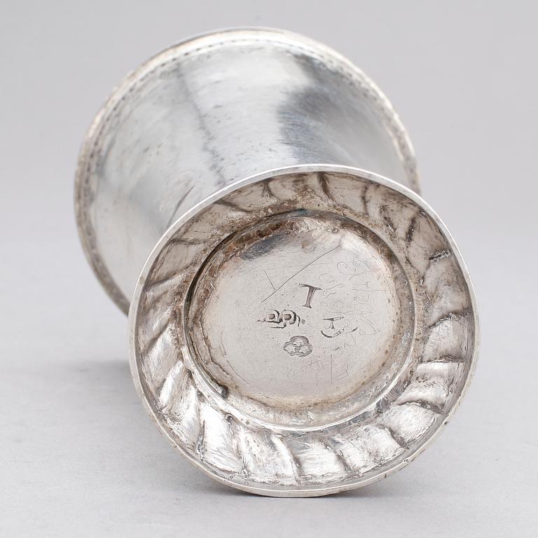 BÄGARE, silver, otydlig mästarstämpel, troligen Christoffer Wasserman, Lindesberg 1769. Vikt 96 gram.