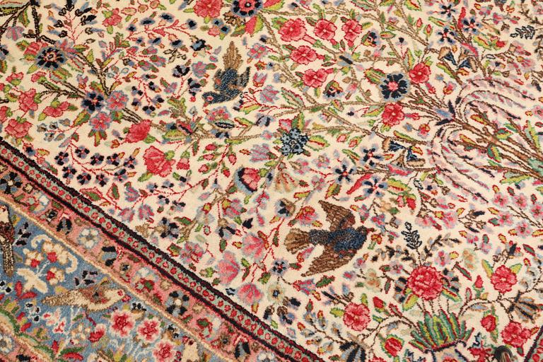 A semi-antique Kirman Laver carpet, 'Millefleur', c. 314 x 210 cm.