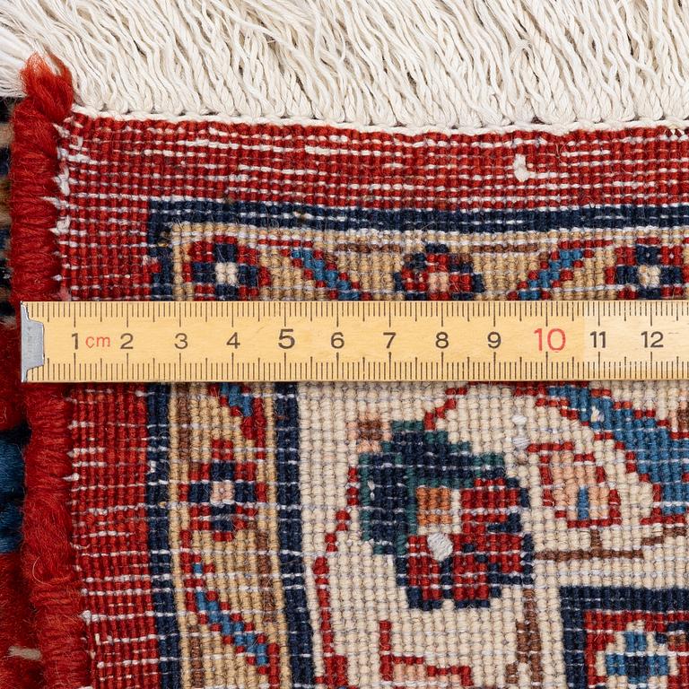 An Afshar carpet approx. 288 x 205 cm.