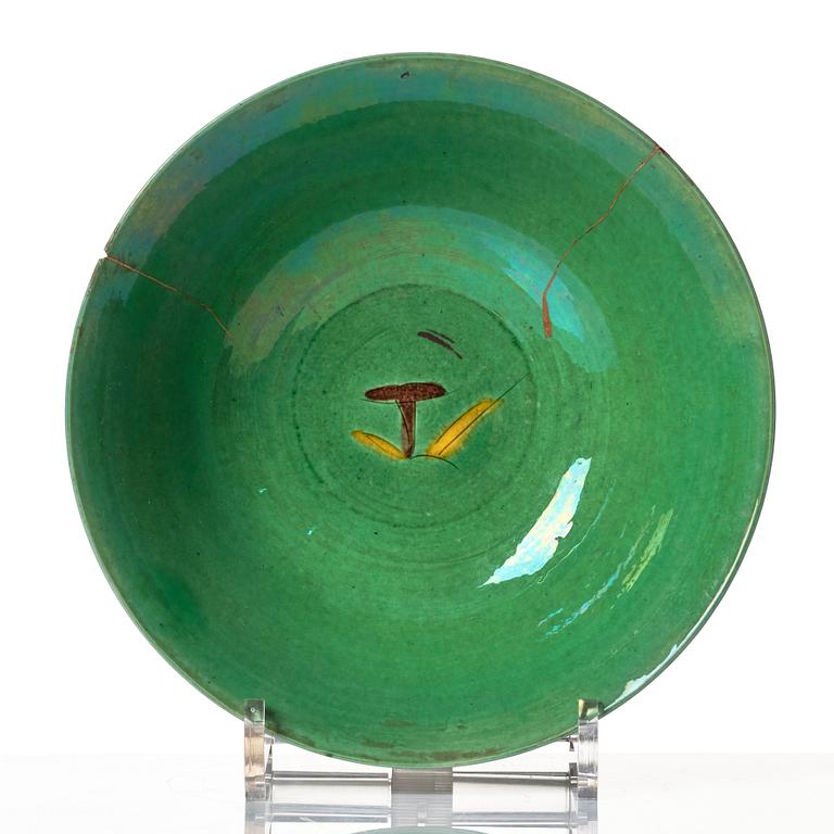 A green glazed brinjal bowl, Qing dynasty, circa 1700.