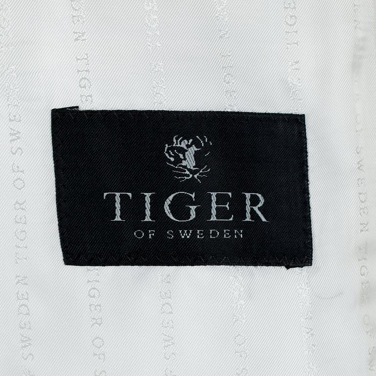 TIGER OF SWEDEN, awhite cotton and silk men´s evening jacket and vest, size 50.