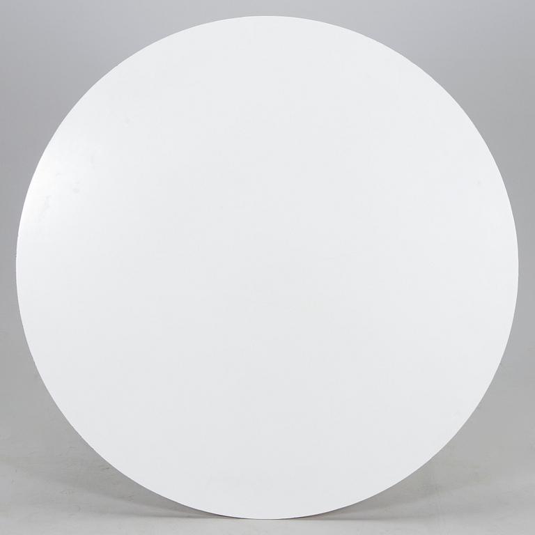 Eero Saarinen, pöytä, "Tulip", Artek. Lisenssillä valmistettu Billnäsin tehtailla, Fiskars, 1900-luvun puoliväli.