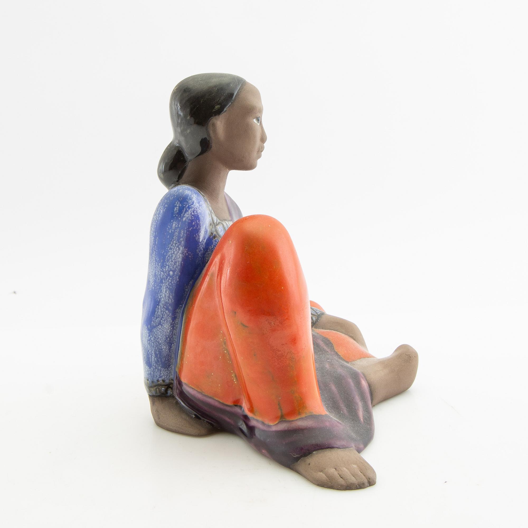 Mari Simmulson, figurine of a seated woman.