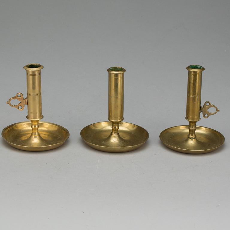 LJUSSTAKAR, 3 st, mässing, 1700/1800-tal.