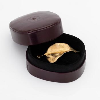 Ole Lynggaard, Pendant, “Blad”, 18k red gold, designed by Charlotte Lynggaard.