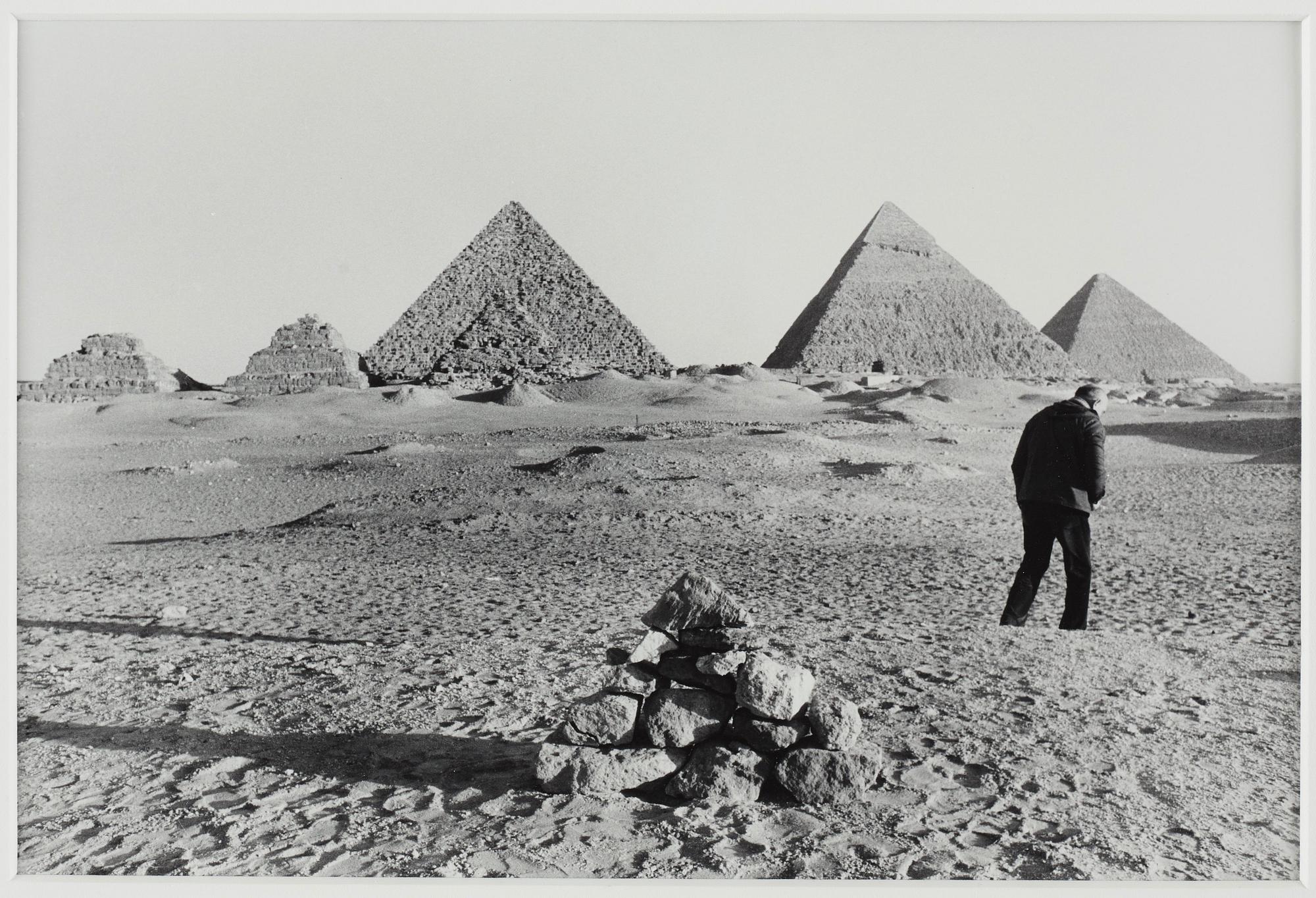 Duane Michals, "I Build a Pyramid", 1978.