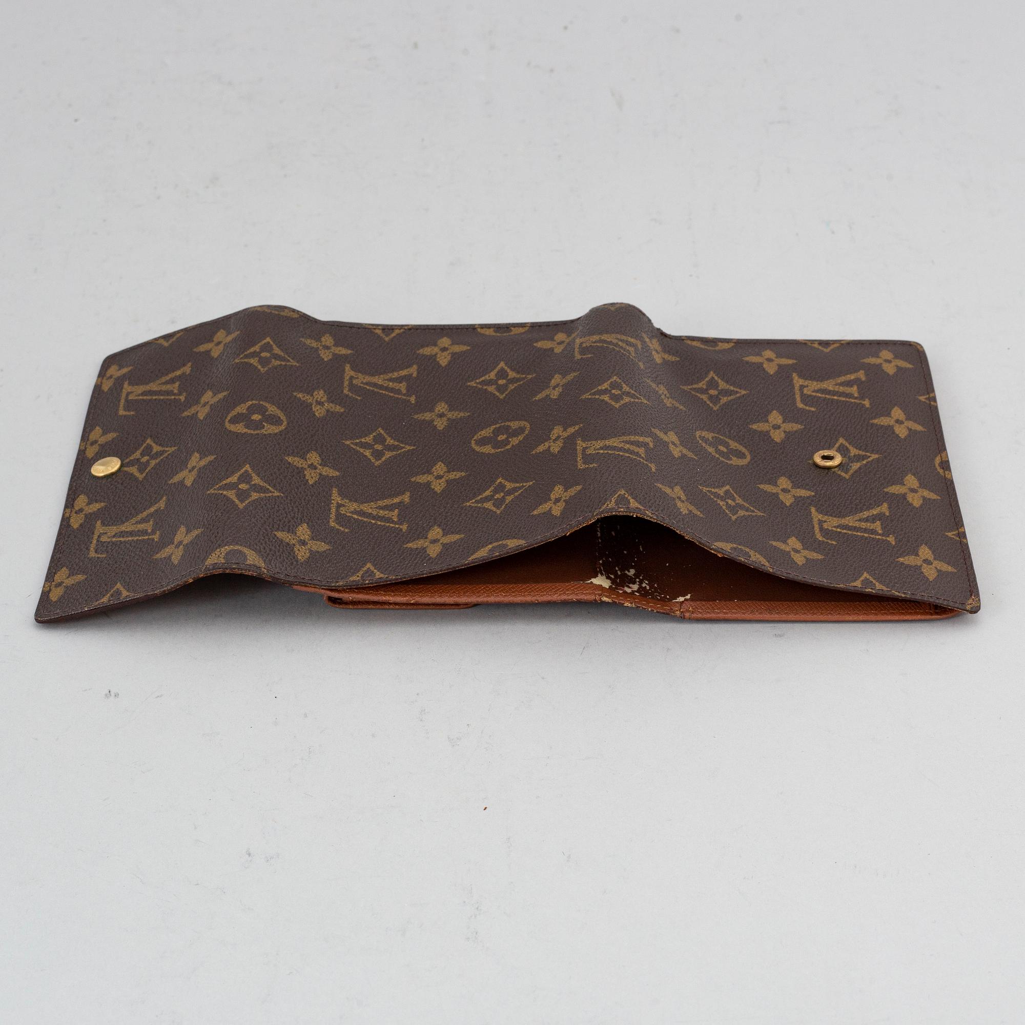 LOUIS VUITTON, a monogram canvas wallet.