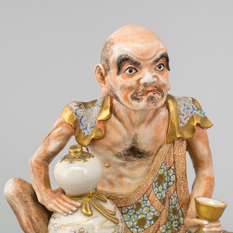 A Japanese satsuma figure, Meiji period (1868-1912).