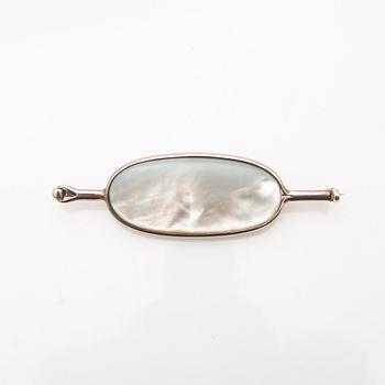 Vivianna Torun Bülow-Hübe, brooch, silver with mother-of-pearl and obsidian.