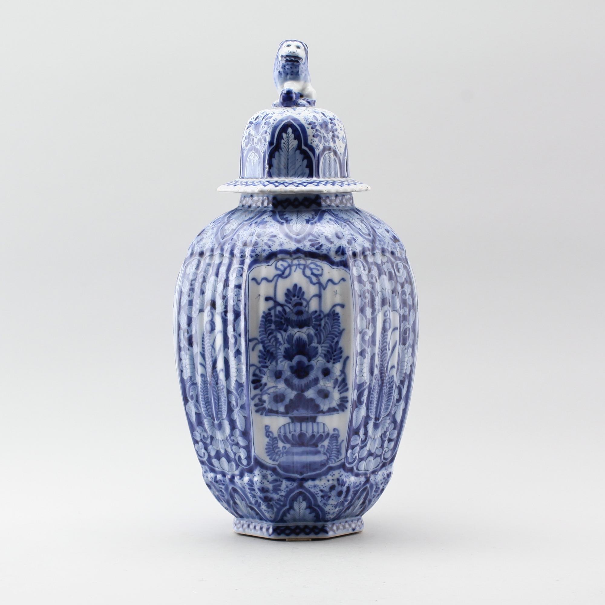 LOCKURNA, fajans, möjligen Delft, 1900-talets första hälft.