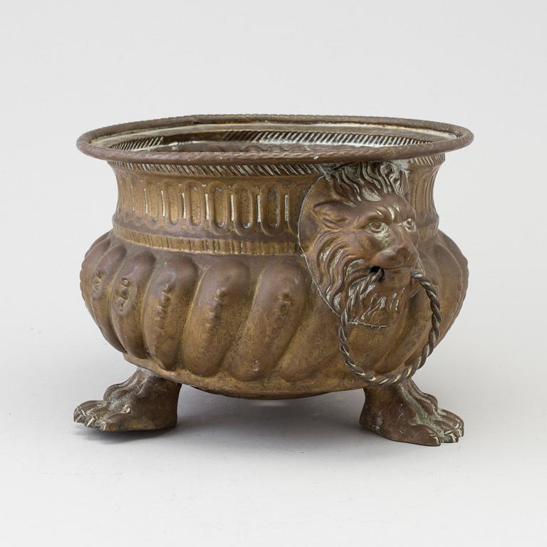 Am 18th/19th century brass flower pot.