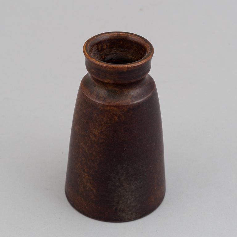 Erich & Ingrid Triller, a set of two stoneware vases and a dish, Tobo, Sweden.