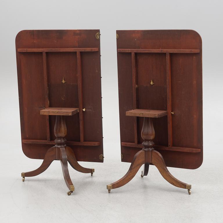 A two-part mahogany Georgian/Victorian dining table, England, first half of the 20th century.